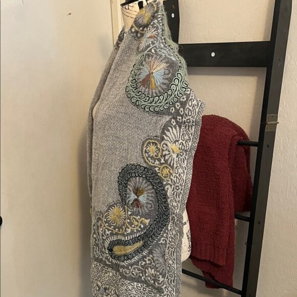 Peruvian Connection Gray Paisley Patterned Wool Blend Fringe Shawl Wrap Scarf - Picture 4 of 10